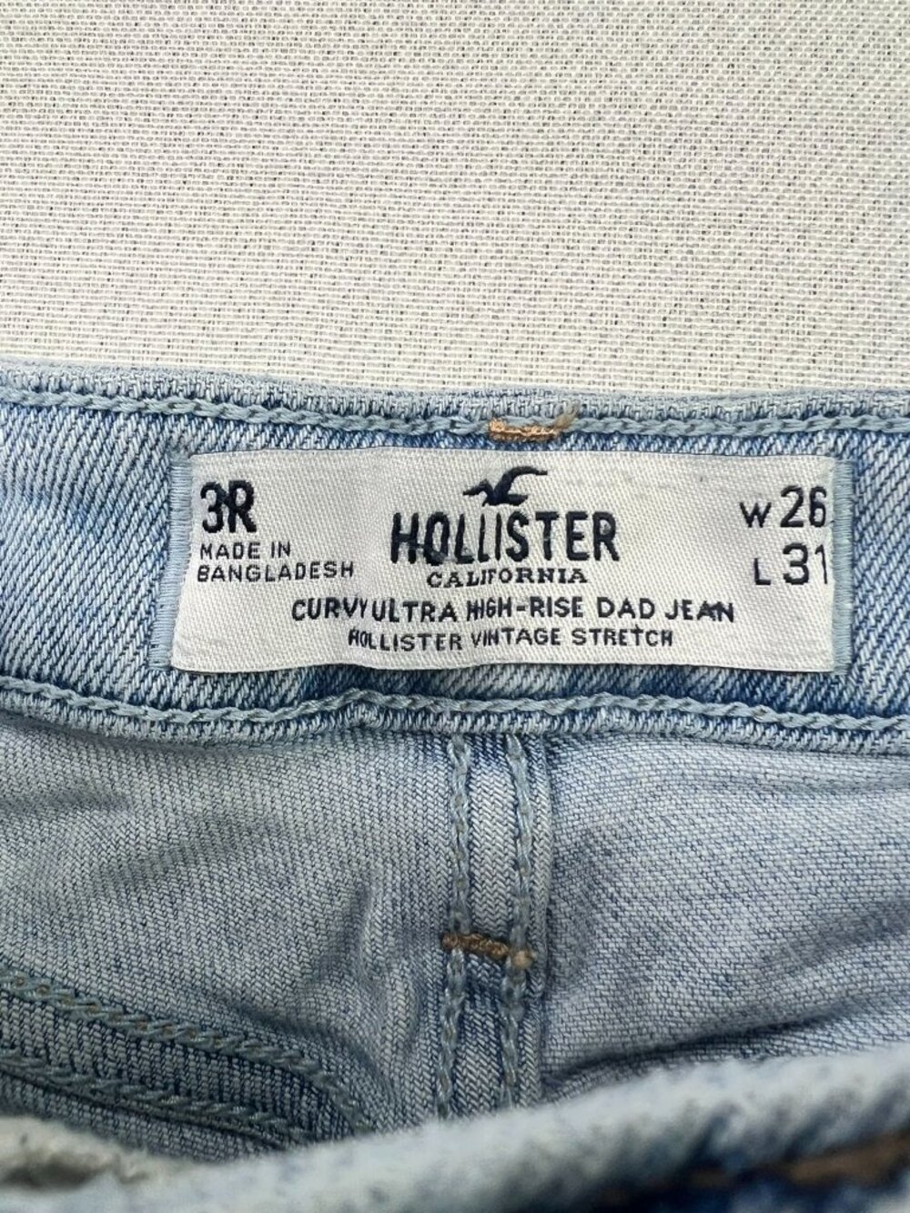 Hollister Women's Curvy Ultra High-Rise Dad Jeans Denim Size 3R Blue Light Wash - Picture 3 of 11